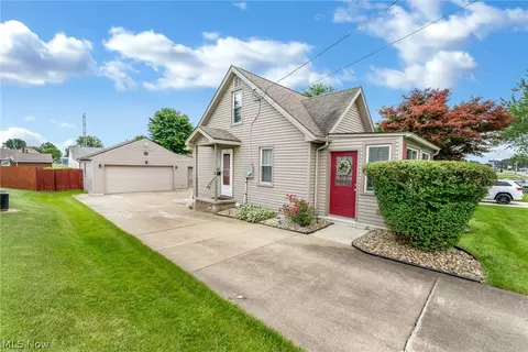 Exterior - 894 5th St, Struthers, OH 44471 photo 4 of 12
