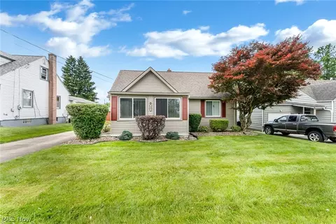 Exterior - 894 5th St, Struthers, OH 44471 photo 3 of 12