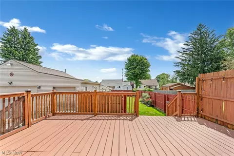 Exterior - 894 5th St, Struthers, OH 44471 photo 9 of 12