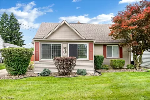 894 5th St, Struthers, OH 44471