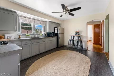 Kitchen - 894 5th St, Struthers, OH 44471 photo 4 of 4
