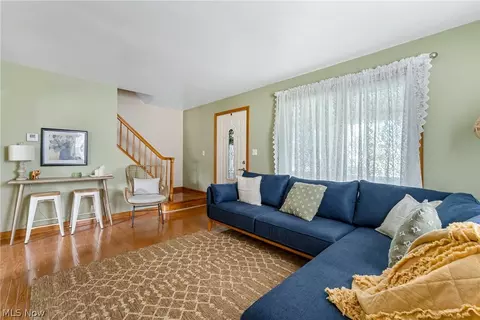 Living - 894 5th St, Struthers, OH 44471 photo 1 of 1
