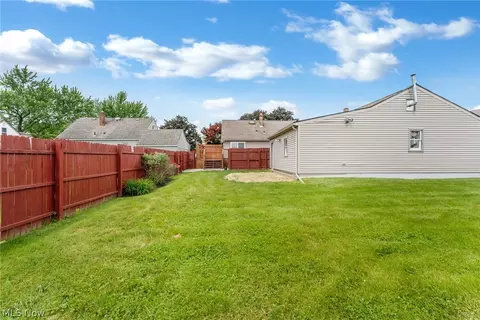 Exterior - 894 5th St, Struthers, OH 44471 photo 11 of 12
