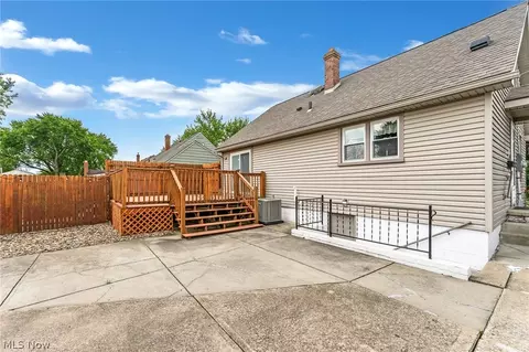 Exterior - 894 5th St, Struthers, OH 44471 photo 6 of 12