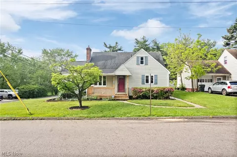 1430 Spangler Rd NE, Canton, OH 44714