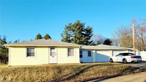 5051 Thursby Rd, North Canton, OH 44720