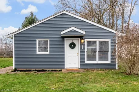 2803 Dorothy Ave NE, Canton, OH 44705