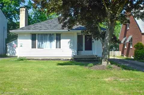 2060 E 224th St, Euclid, OH 44117