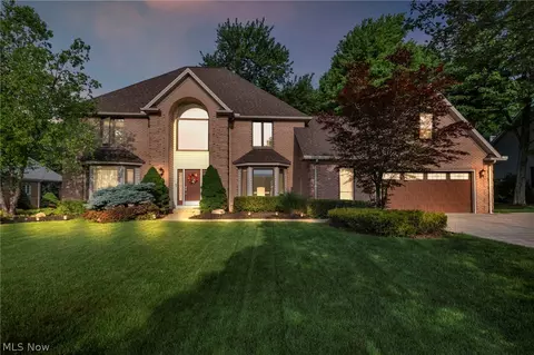 8848 Michaels Ln, Broadview Heights, OH 44147