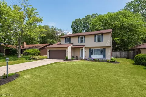 14841 Wilmington Dr, Strongsville, OH 44136