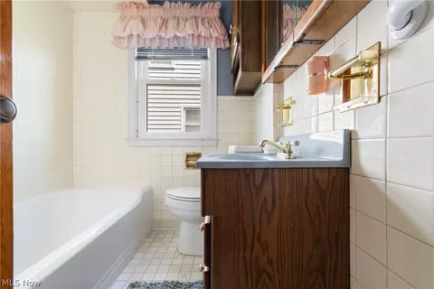 Bath - 4433 Aurora St NW, Canton, OH 44708 photo 1 of 3