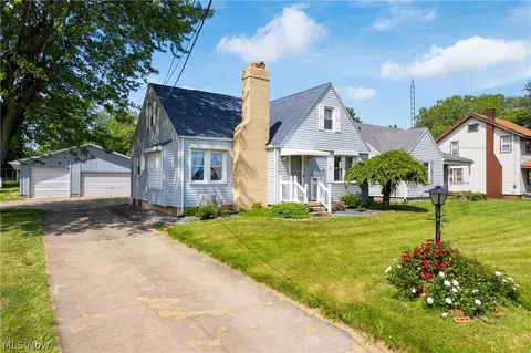 Exterior - 4433 Aurora St NW, Canton, OH 44708 photo 2 of 5