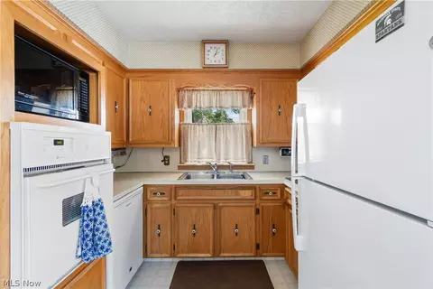 Kitchen - 4433 Aurora St NW, Canton, OH 44708 photo 1 of 3