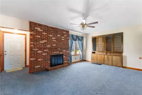 Living - 4433 Aurora St NW, Canton, OH 44708 photo 2 of 5