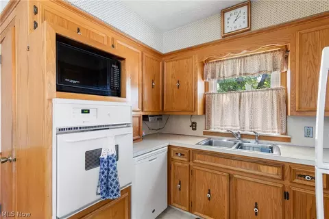 Kitchen - 4433 Aurora St NW, Canton, OH 44708 photo 3 of 3
