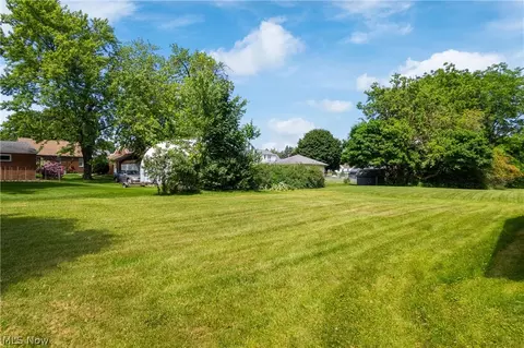 Exterior - 4433 Aurora St NW, Canton, OH 44708 photo 3 of 5