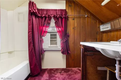 Bath - 4433 Aurora St NW, Canton, OH 44708 photo 3 of 3