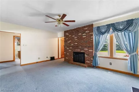 Living - 4433 Aurora St NW, Canton, OH 44708 photo 3 of 5