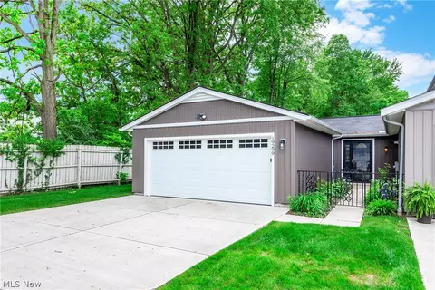 19299 Idlewood Trl, Strongsville, OH 44149