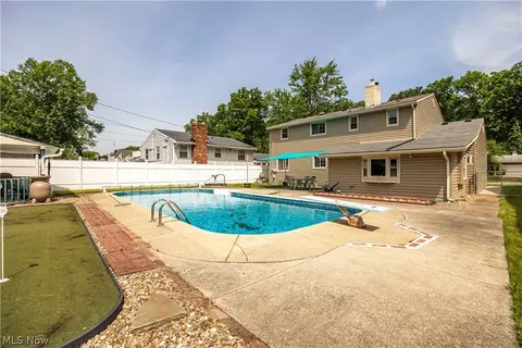 Exterior - 433 Colgate Ave, Elyria, OH 44035 photo 11 of 12