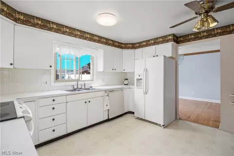 Kitchen - 433 Colgate Ave, Elyria, OH 44035 photo 1 of 4