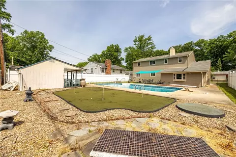 Exterior - 433 Colgate Ave, Elyria, OH 44035 photo 10 of 12