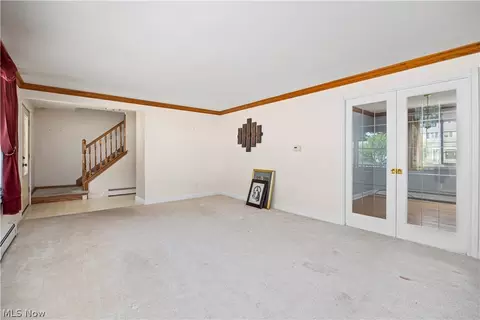 Living - 433 Colgate Ave, Elyria, OH 44035 photo 6 of 6