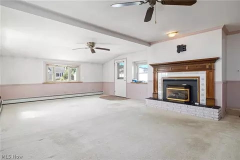 Living - 433 Colgate Ave, Elyria, OH 44035 photo 1 of 6
