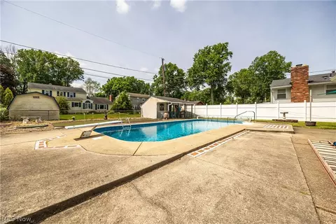 Exterior - 433 Colgate Ave, Elyria, OH 44035 photo 12 of 12