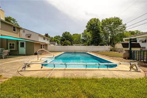 Exterior - 433 Colgate Ave, Elyria, OH 44035 photo 6 of 12