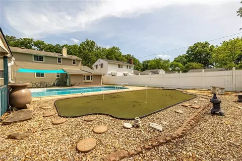 Exterior - 433 Colgate Ave, Elyria, OH 44035 photo 9 of 12