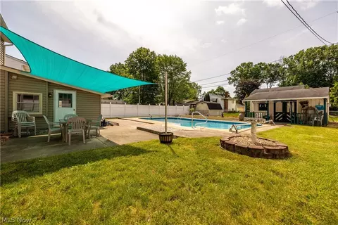 Exterior - 433 Colgate Ave, Elyria, OH 44035 photo 7 of 12