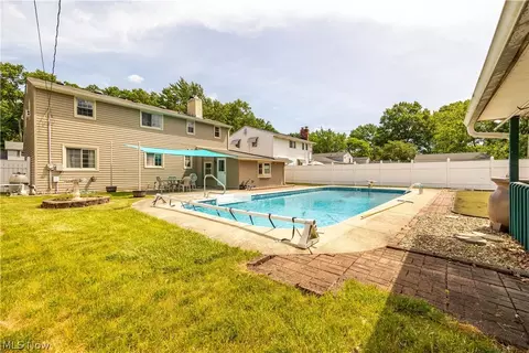 Exterior - 433 Colgate Ave, Elyria, OH 44035 photo 8 of 12