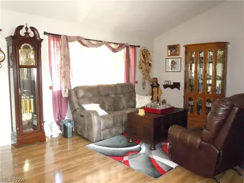 128 E 192nd St, Euclid, OH 44119 photo 2