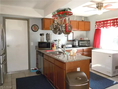 128 E 192nd St, Euclid, OH 44119 photo 5