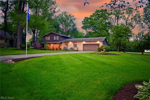 1563 Lomalinda Cir NW, Uniontown, OH 44685