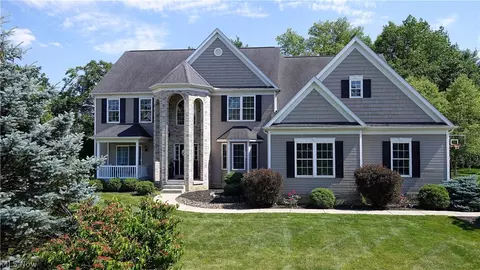 715 Joseph Dr, Aurora, OH 44202