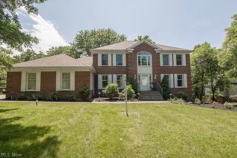 19342 Laurel Dr, Walton Hills, OH 44146
