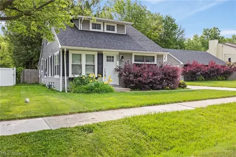 431 Maple Ave, Sheffield Lake, OH 44054