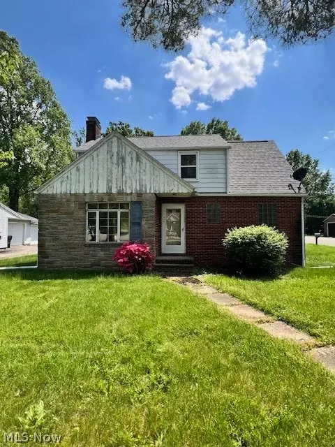1606 E Maple St NW, North Canton, OH 44720