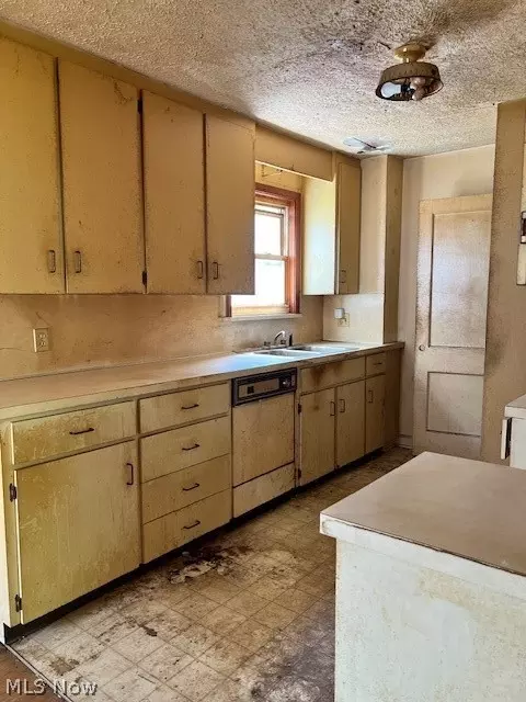 1606 E Maple St NW, North Canton, OH 44720 photo 10