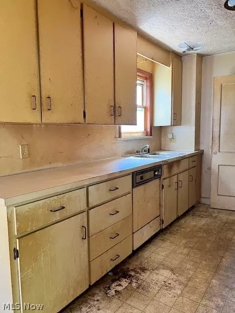 1606 E Maple St NW, North Canton, OH 44720 photo 9