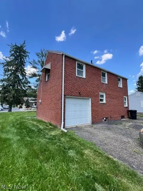 1606 E Maple St NW, North Canton, OH 44720 photo 25