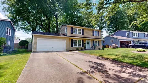 880 Rexdale Dr, Cuyahoga Falls, OH 44221