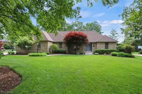 601 Stoneybrook Ln, Canfield, OH 44406