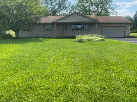 877 Lynita Dr NE, Brookfield, OH 44403