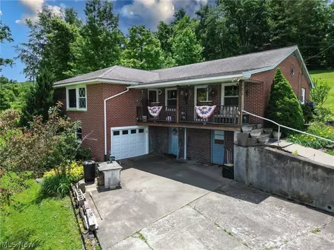 520 Halls Rd, New Matamoras, OH 45767