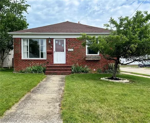 6002 Sunderland Dr, Parma, OH 44129
