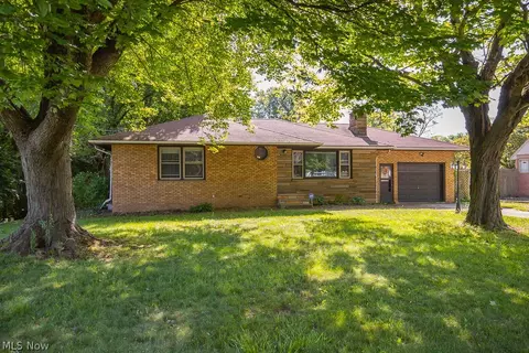 306 Bowhall Rd, Painesville, OH 44077