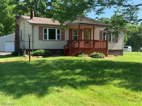 795 Carson Salt Springs Rd, Mineral Ridge, OH 44440